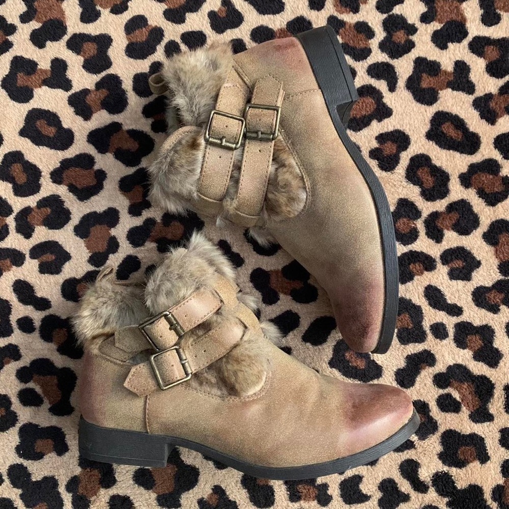 Forever 21 faux fur suede buckle winter booties